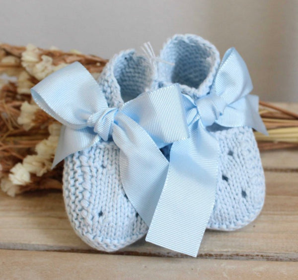 Organic cotton booties in blue with ribbon