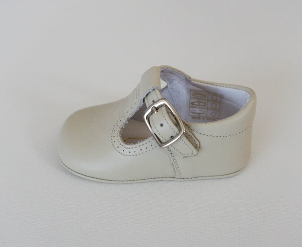 Porcelana pram T-bar shoes